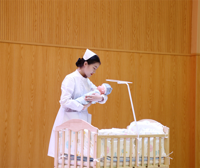 完美体育平台官网护士节活动2.jpg