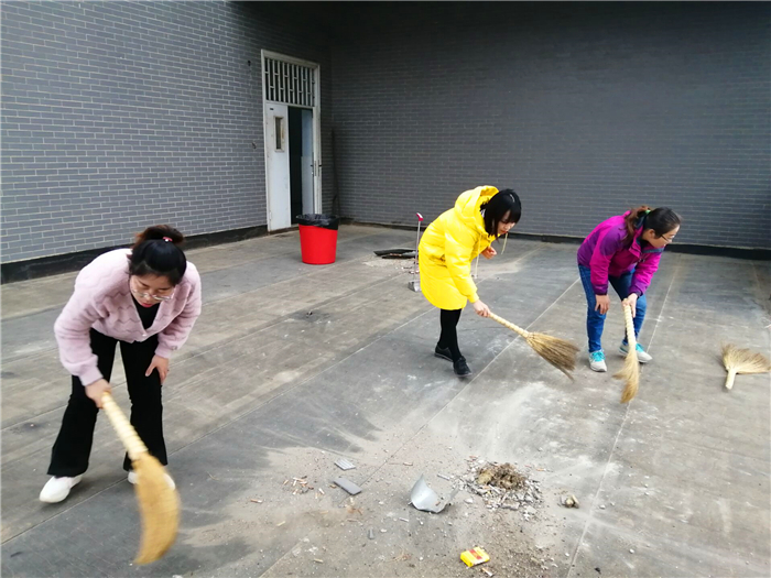 1号教学楼四层露天平台4.jpg 1号教学楼四层露天平台4.jpg