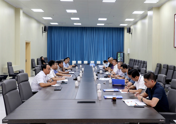 6专家组在图书�?楼会议室进行座谈反馈.jpg 6专家组在图书�?楼会议室进行座谈反馈.jpg